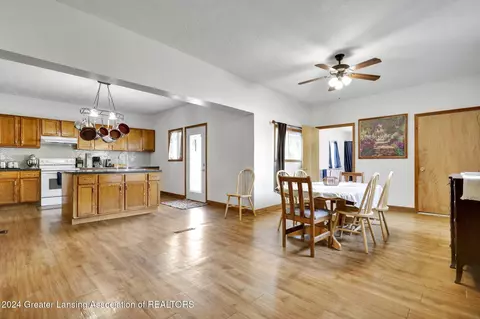 402 S Main St, Perry, MI 48872 photo 3