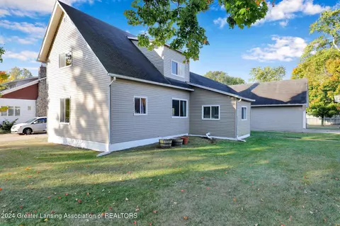 402 S Main St, Perry, MI 48872