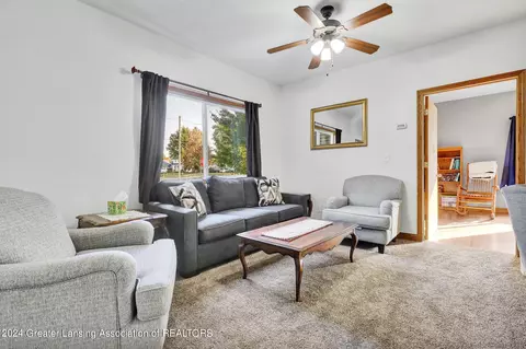 402 S Main St, Perry, MI 48872 photo 11