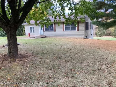 6066 Valley Hwy, Charlotte, MI 48813