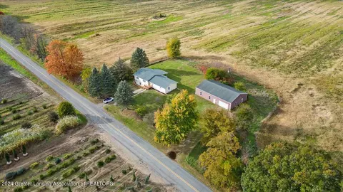 1371 Baseline Rd, Stockbridge, MI 49285