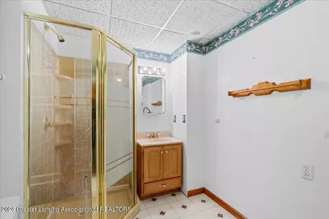 Bath - 5401 Ann Dr, Bath, MI 48808 photo 4 of 4
