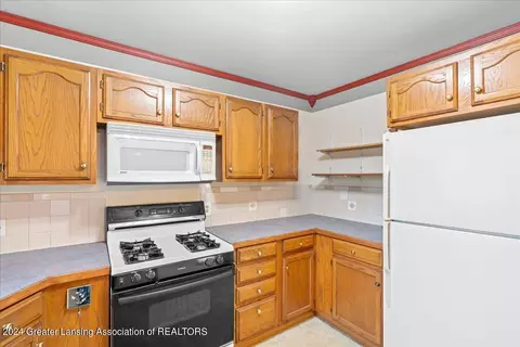 Kitchen - 5401 Ann Dr, Bath, MI 48808 photo 2 of 4