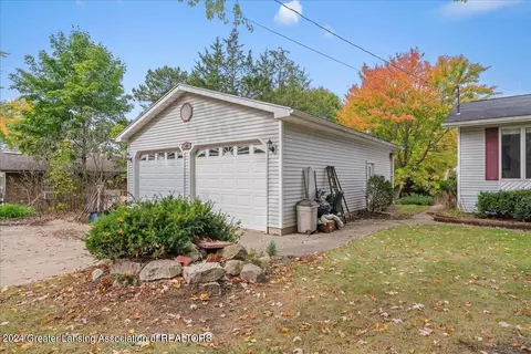 Exterior - 5401 Ann Dr, Bath, MI 48808 photo 5 of 6