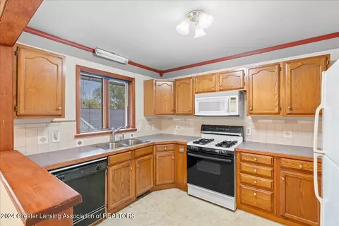 Kitchen - 5401 Ann Dr, Bath, MI 48808 photo 1 of 4