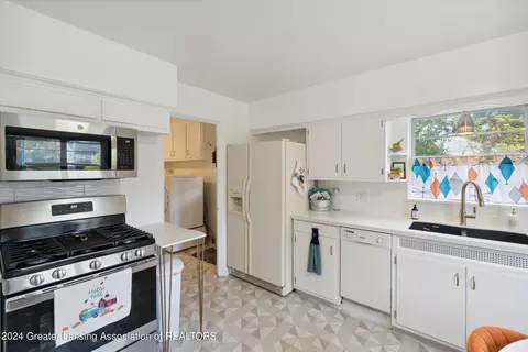 5873 Potter St, Haslett, MI 48840 photo 13
