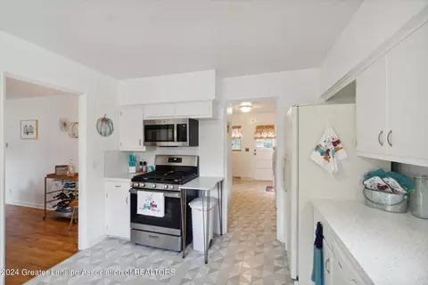 5873 Potter St, Haslett, MI 48840 photo 11