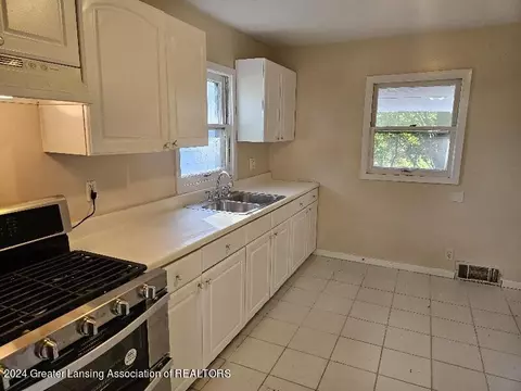 Kitchen - 424 Chilson Ave, Lansing, MI 48906 photo 1 of 1