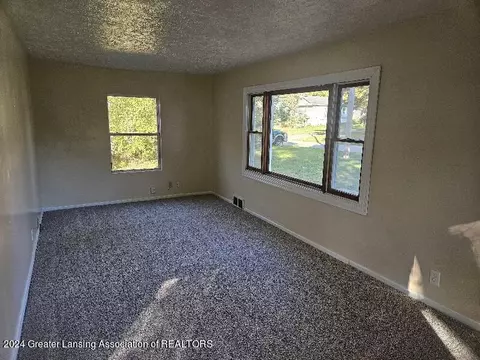 Living - 424 Chilson Ave, Lansing, MI 48906 photo 2 of 3