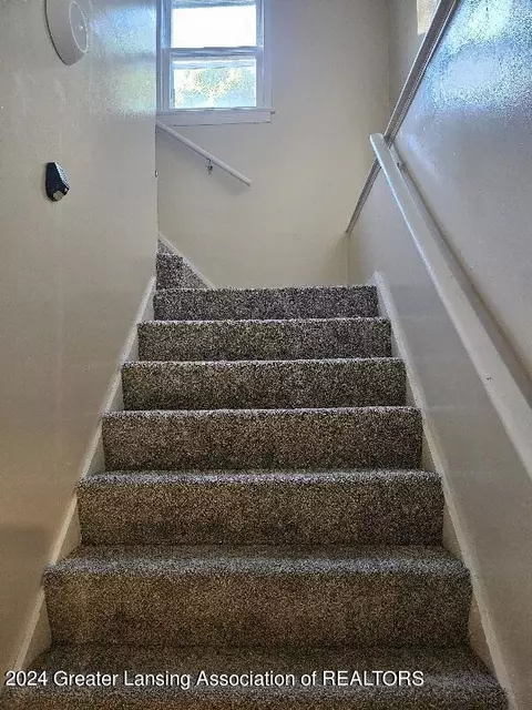 Entry Way - 424 Chilson Ave, Lansing, MI 48906 photo 2 of 3
