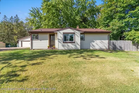 2677 Grovenburg Rd, Lansing, MI 48911