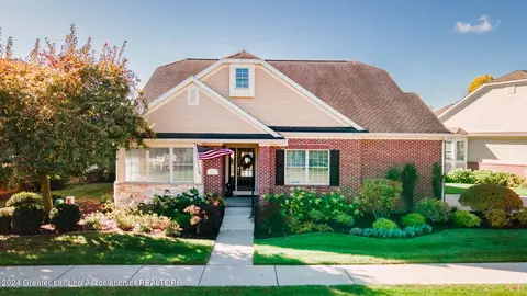 6194 Graebear Trl, East Lansing, MI 48823