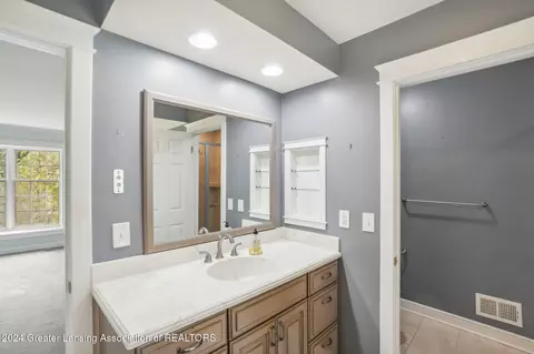Bath - 178 Damon Rd, Haslett, MI 48840 photo 5 of 7