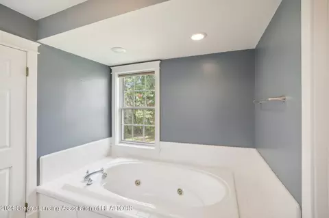 Bath - 178 Damon Rd, Haslett, MI 48840 photo 4 of 7