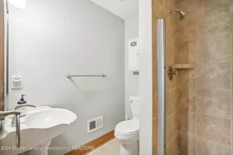 Bath - 178 Damon Rd, Haslett, MI 48840 photo 3 of 7