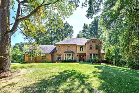 178 Damon Rd, Haslett, MI 48840