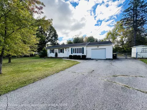 4079 Bonny View Dr, Lansing, MI 48911