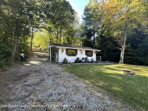 9703 W Silver Lake Rd, Mears, MI 49436