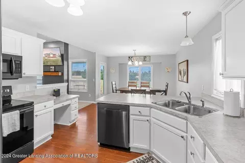 Kitchen - 12930 S Grange Rd, Eagle, MI 48822 photo 3 of 3