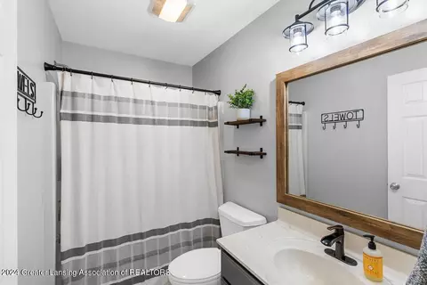 Bath - 12930 S Grange Rd, Eagle, MI 48822 photo 2 of 2