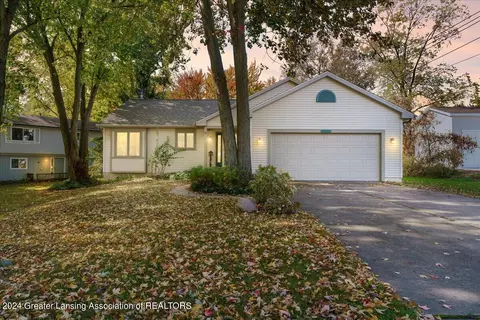 1121 Garfield Ave, Lansing, MI 48917