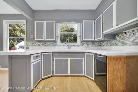 Kitchen - 106 E Potter Ave, Lansing, MI 48910 photo 1 of 2