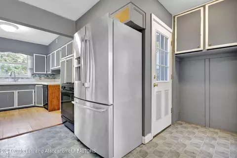 Entry Way - 106 E Potter Ave, Lansing, MI 48910 photo 1 of 1