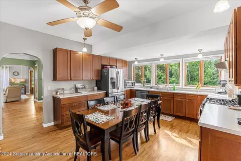 8647 Coleman Rd, Haslett, MI 48840 photo 11