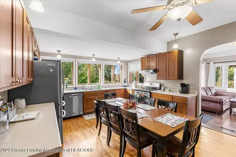 8647 Coleman Rd, Haslett, MI 48840 photo 12