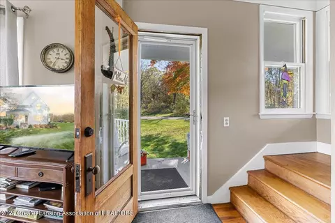 8647 Coleman Rd, Haslett, MI 48840 photo 5