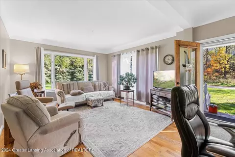8647 Coleman Rd, Haslett, MI 48840 photo 6