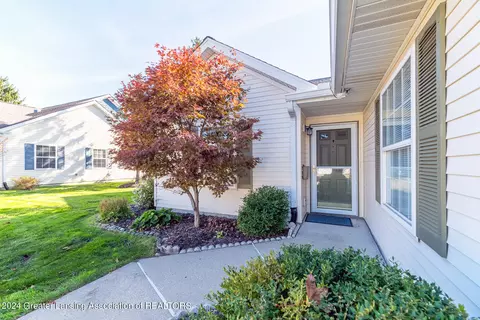 1995 Searl Ct, East Lansing, MI 48823