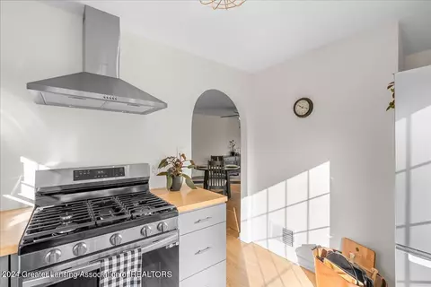 Kitchen - 919 Maycroft Rd, Lansing, MI 48917 photo 4 of 4