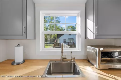 Kitchen - 919 Maycroft Rd, Lansing, MI 48917 photo 3 of 4