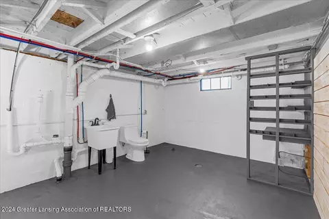 Bath - 919 Maycroft Rd, Lansing, MI 48917 photo 6 of 6