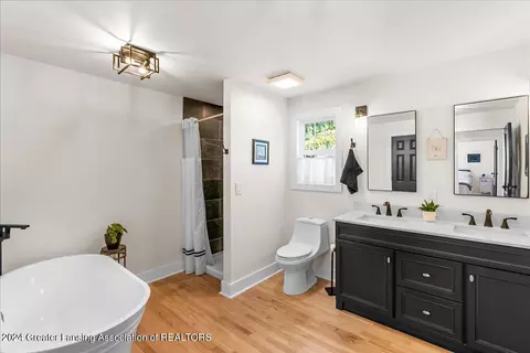 Bath - 919 Maycroft Rd, Lansing, MI 48917 photo 2 of 6