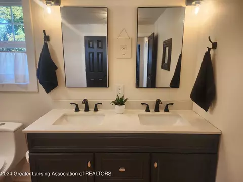 Bath - 919 Maycroft Rd, Lansing, MI 48917 photo 3 of 6