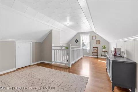 Entry Way - 919 Maycroft Rd, Lansing, MI 48917 photo 4 of 5