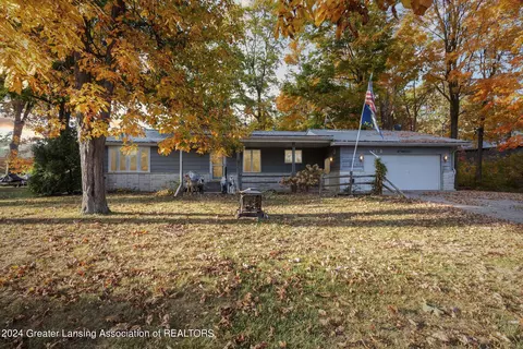 4840 Lakeside Dr, Perrinton, MI 48871