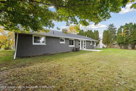 610 Crestview Dr, Corunna, MI 48817 photo 9