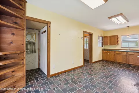 Entry Way - 508 E Main St, Owosso, MI 48867 photo 3 of 5