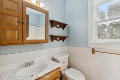 Bath - 508 E Main St, Owosso, MI 48867 photo 4 of 5