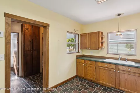 Entry Way - 508 E Main St, Owosso, MI 48867 photo 1 of 5