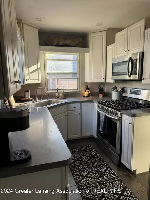Kitchen - 710 Downer Ave, Lansing, MI 48912 photo 3 of 4