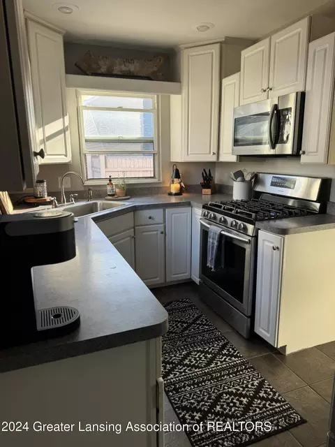 Kitchen - 710 Downer Ave, Lansing, MI 48912 photo 4 of 4