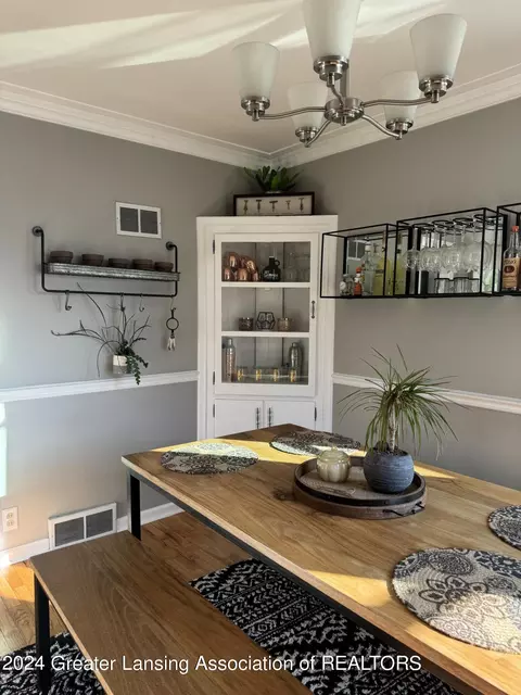 Dining - 710 Downer Ave, Lansing, MI 48912 photo 2 of 3