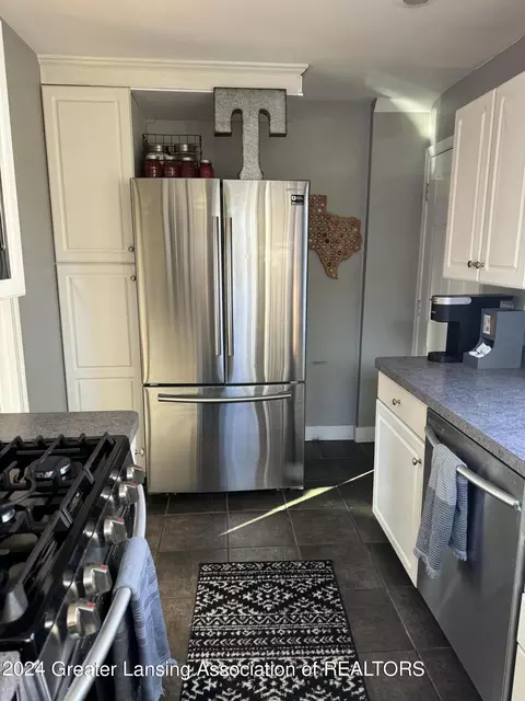 Kitchen - 710 Downer Ave, Lansing, MI 48912 photo 2 of 4