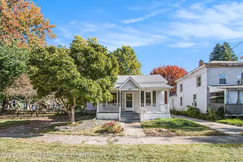 704 N Clinton Ave, Saint Johns, MI 48879