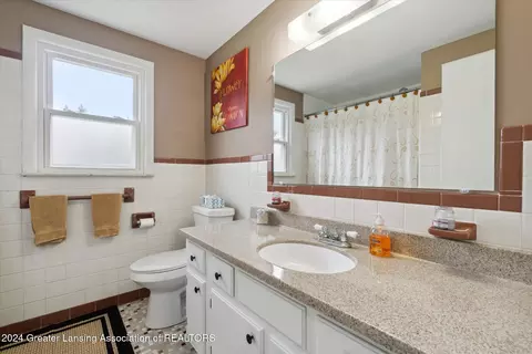 Bath - 13121 Tucker Dr, Dewitt, MI 48820 photo 1 of 2