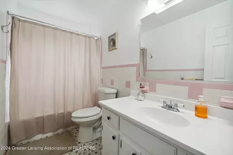 Bath - 13121 Tucker Dr, Dewitt, MI 48820 photo 2 of 2